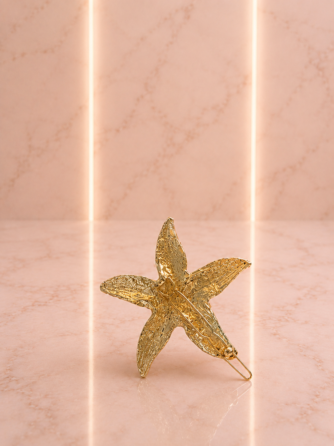 Barrette Étoile de Mer Dorée - Accessoire Cheveux Elégant