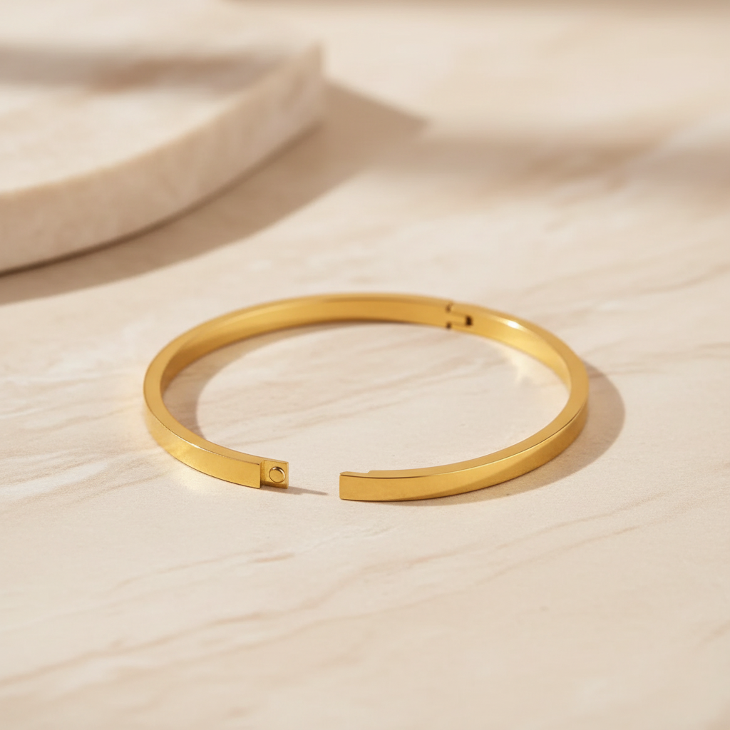 Bracelet jonc sur marbre